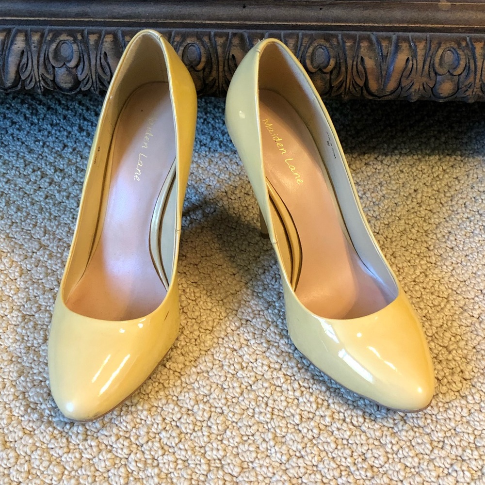 4 inch yellow pumps